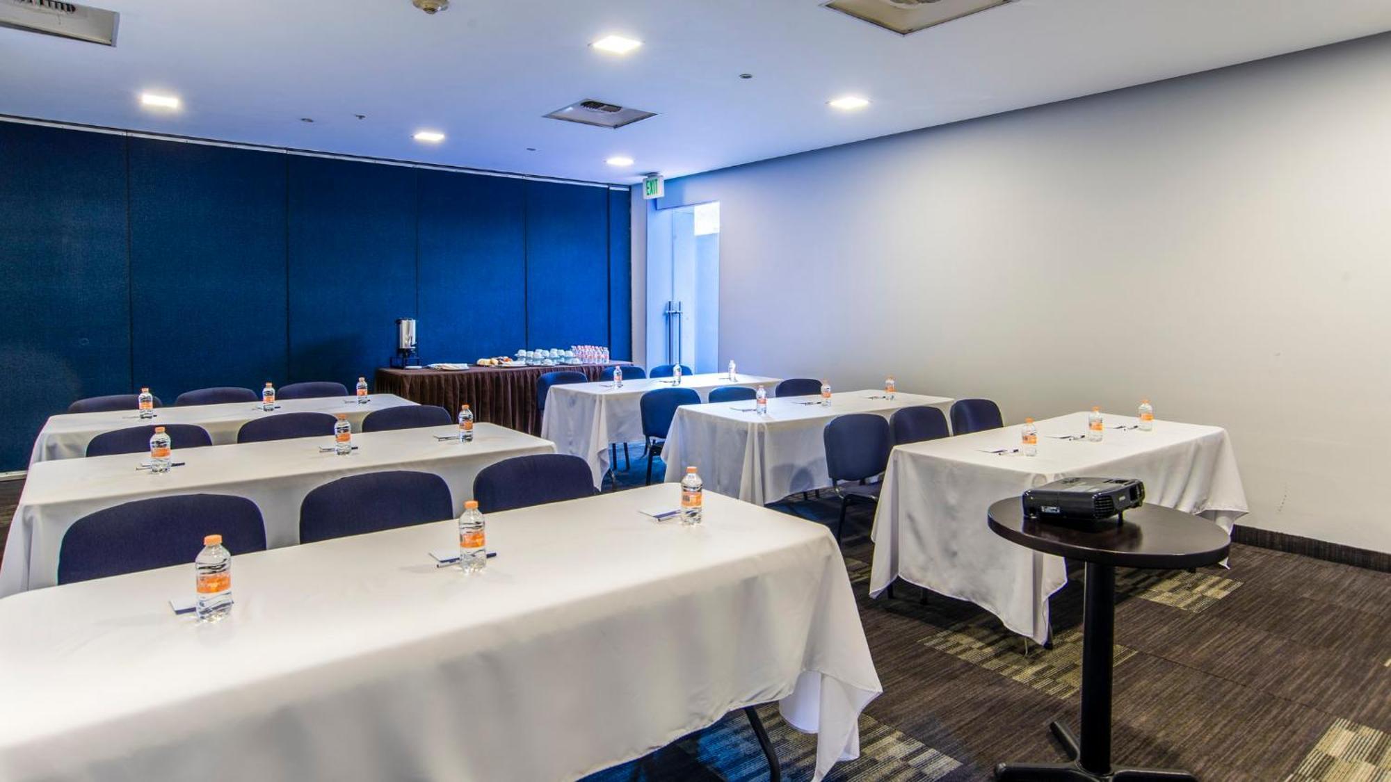 Holiday Inn Express Mexico Santa Fe By Ihg Exterior photo